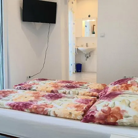 Helles Doppelzimmer Mit Bad, Terrasse Und Pool, Seperater Eingang, Liznjan, Istrien Guest house