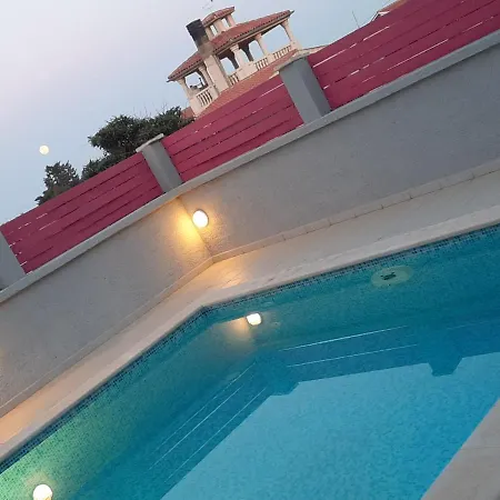 Helles Doppelzimmer Mit Bad, Terrasse Und Pool, Seperater Eingang, Liznjan, Istrien Liznjan