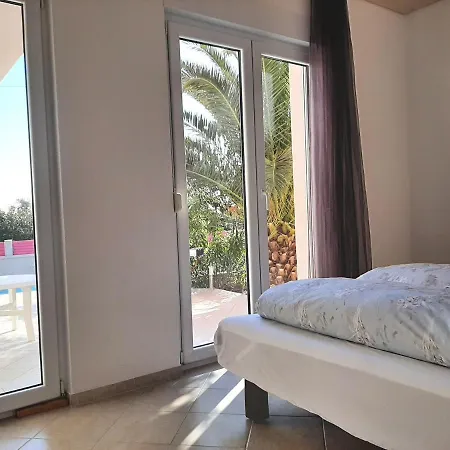 Gæstehus Helles Doppelzimmer Mit Bad, Terrasse Und Pool, Seperater Eingang, Liznjan, Istrien 4*