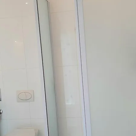 Helles Doppelzimmer Mit Bad, Terrasse Und Pool, Seperater Eingang, Liznjan, Istrien 4* Ližnjan
