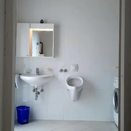 Affittacamere Helles Doppelzimmer Mit Bad, Terrasse Und Pool, Seperater Eingang, Liznjan, Istrien 4*
