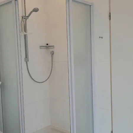 Helles Doppelzimmer Mit Bad, Terrasse Und Pool, Seperater Eingang, Liznjan, Istrien Gasthof Ližnjan