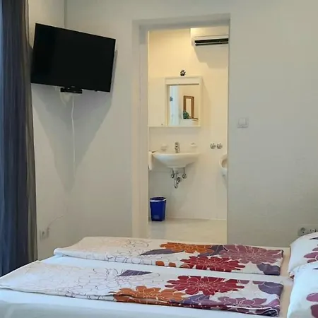 Helles Doppelzimmer Mit Bad, Terrasse Und Pool, Seperater Eingang, Liznjan, Istrien Gasthof 4*