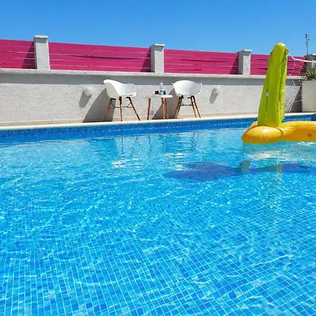 Gasthof Helles Doppelzimmer Mit Bad, Terrasse Und Pool, Seperater Eingang, Liznjan, Istrien Ližnjan