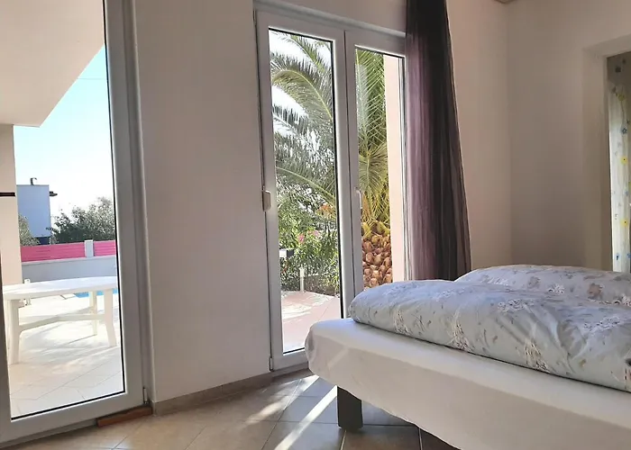 Gæstehus Helles Doppelzimmer Mit Bad, Terrasse Und Pool, Seperater Eingang, Liznjan, Istrien 4*