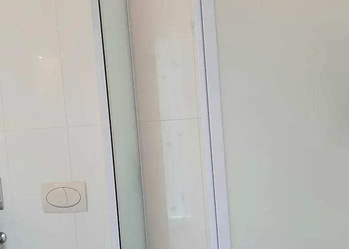 Helles Doppelzimmer Mit Bad, Terrasse Und Pool, Seperater Eingang, Liznjan, Istrien 4* Ližnjan