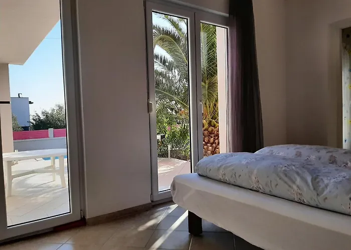 Helles Doppelzimmer Mit Bad, Terrasse Und Pool, Seperater Eingang, Liznjan, Istrien 4* Ližnjan