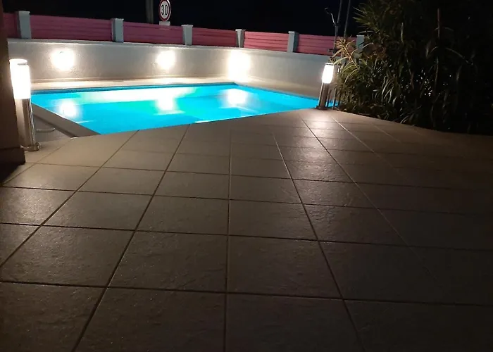 Gæstehus Helles Doppelzimmer Mit Bad, Terrasse Und Pool, Seperater Eingang, Liznjan, Istrien Ližnjan