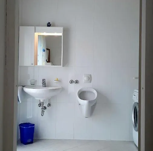 Gæstehus Helles Doppelzimmer Mit Bad, Terrasse Und Pool, Seperater Eingang, Liznjan, Istrien 4*