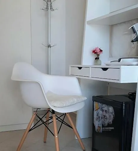 Helles Doppelzimmer Mit Bad, Terrasse Und Pool, Seperater Eingang, Liznjan, Istrien Ližnjan