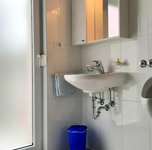 Gæstehus Helles Doppelzimmer Mit Bad, Terrasse Und Pool, Seperater Eingang, Liznjan, Istrien Ližnjan