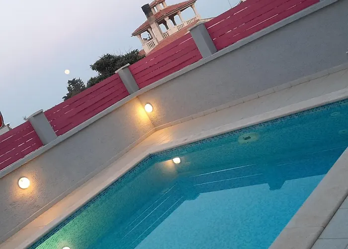 Helles Doppelzimmer Mit Bad, Terrasse Und Pool, Seperater Eingang, Liznjan, Istrien Ližnjan