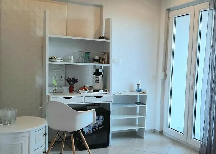 Helles Doppelzimmer Mit Bad, Terrasse Und Pool, Seperater Eingang, Liznjan, Istrien 4*