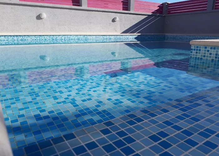 Helles Doppelzimmer Mit Bad, Terrasse Und Pool, Seperater Eingang, Liznjan, Istrien Ližnjan